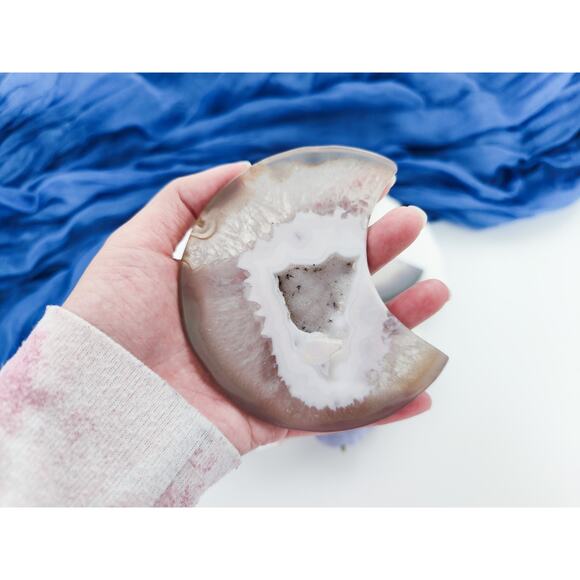 Druzy Agate Flat Moon Crystal Carving - Picture 7 of 8